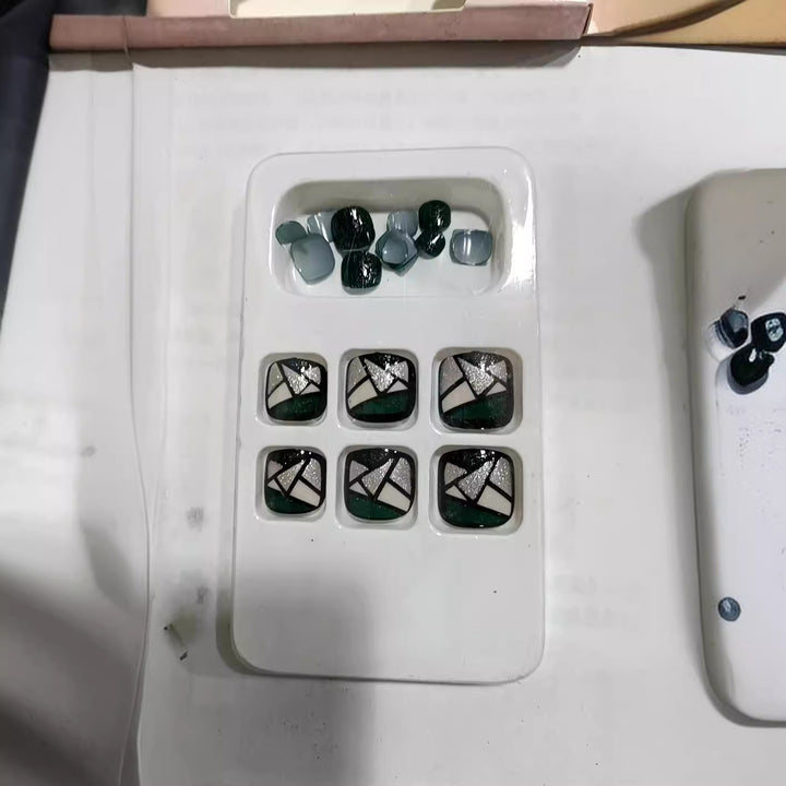 Geometric Design Press-On Nail Set Stornfield