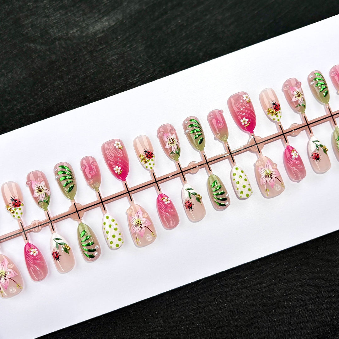 Elegant Polka Dot and Lace Press-On Nail Set