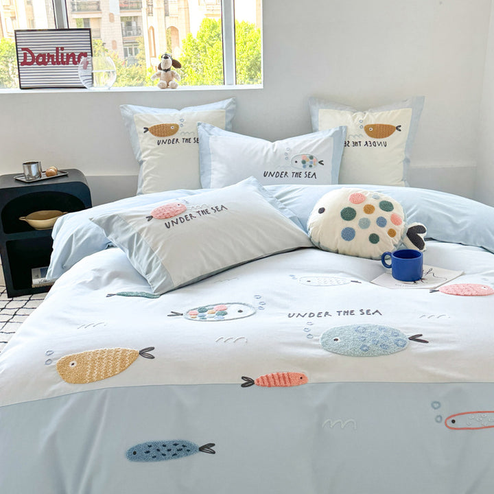 Children's bedding set made of breathable cotton percale with embroidered sea fish motifs