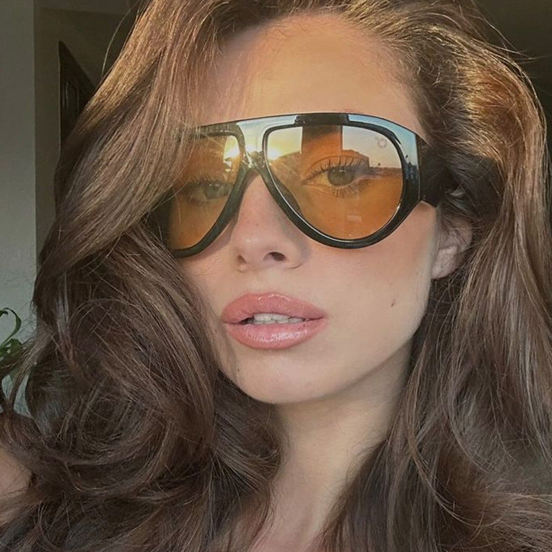 Women extravagant oversized sunglasses with angled frame Stornfield