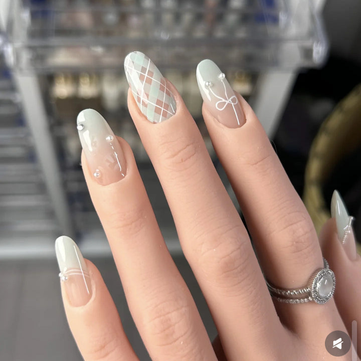 Decorative Press-On Nail Art Set Stornfield