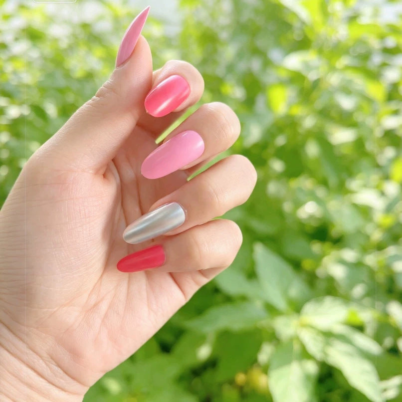 Artistic Almond-Shaped Press-On Nails Set with Metallic Accents Stornfield