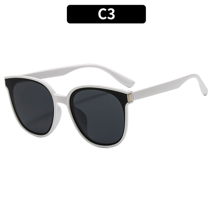 Stylish Cat-Eye Sunglasses with Vibrant Lenses