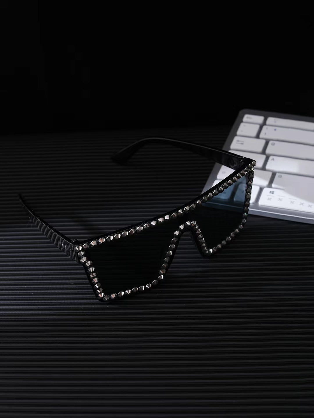 Women's Oversized Sunglasses with Modern Rectangular Frame Stornfield
