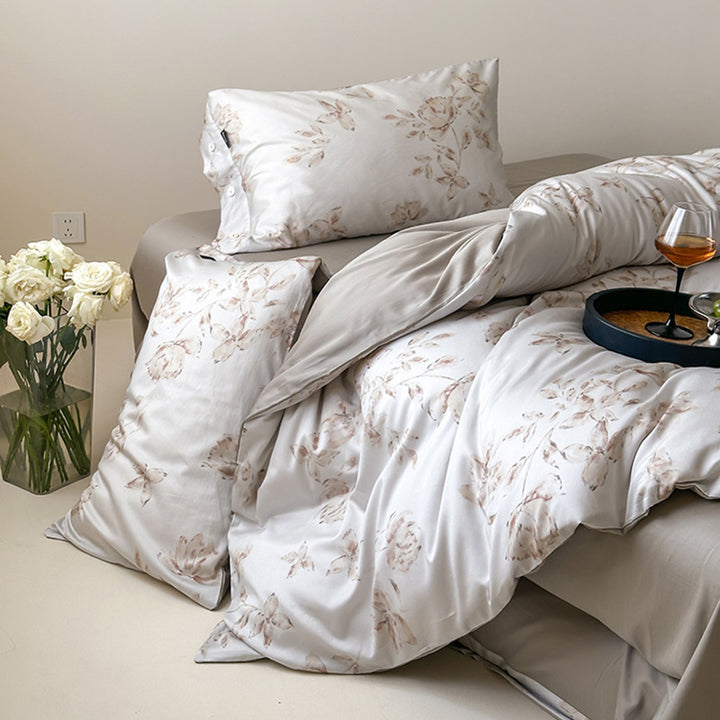 Bedding set made of fine cotton satin with delicate rose watercolor print