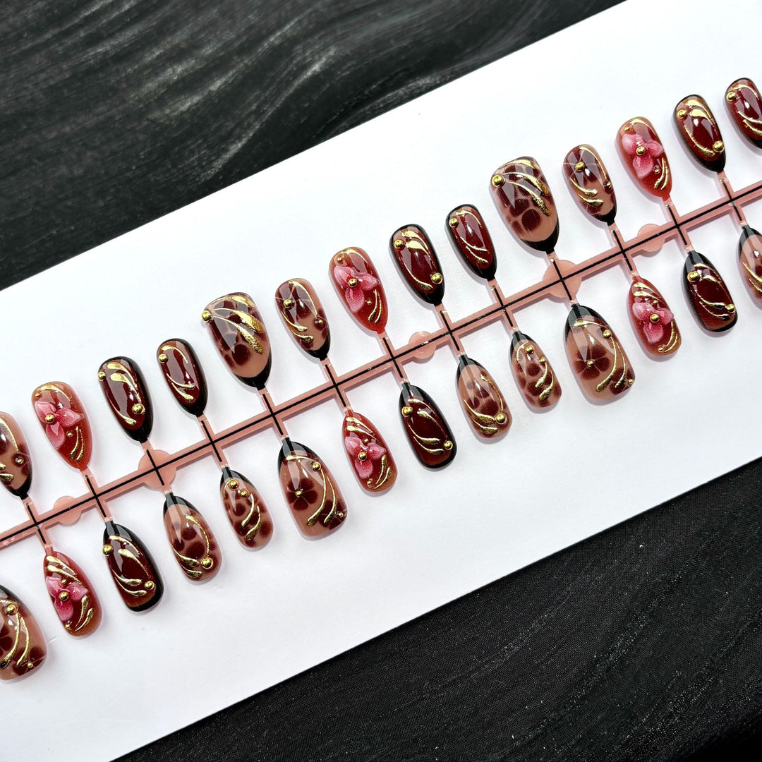 Decorative Press-On Nail Set with Elegant Floral Design