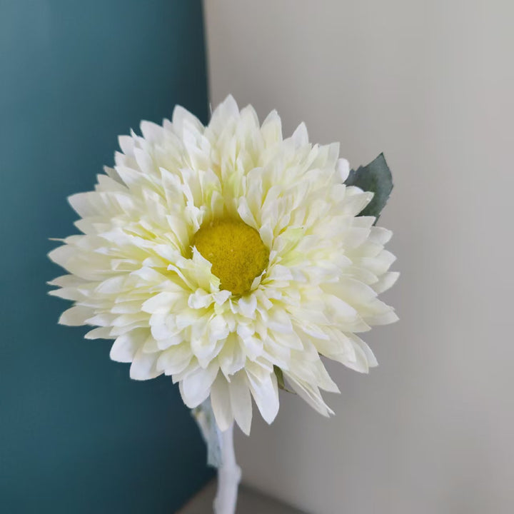 Lifelike Daisy Stem