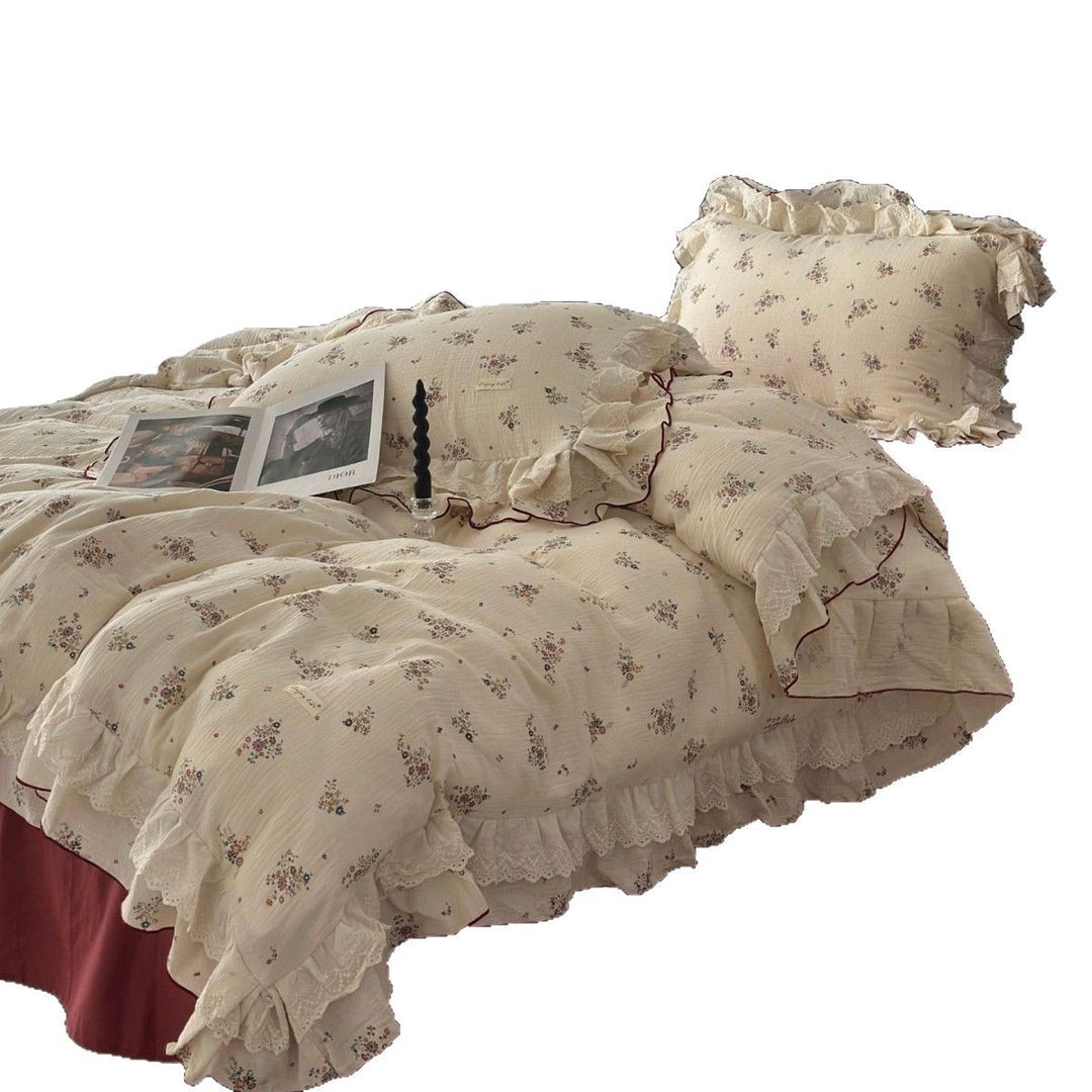 Romantic cotton bed linen set with frills and lace trim