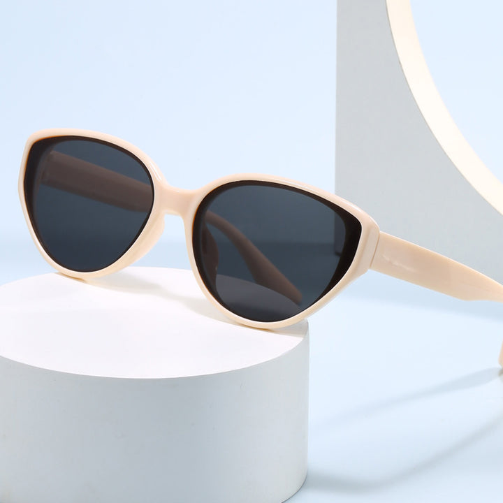 Women Cat-Eye Sunglasses with Modern Design Stornfield