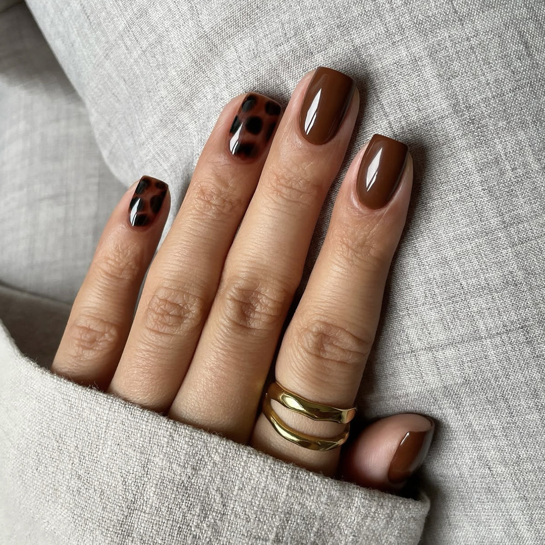 Nail art set with elegant leopard pattern Stornfield
