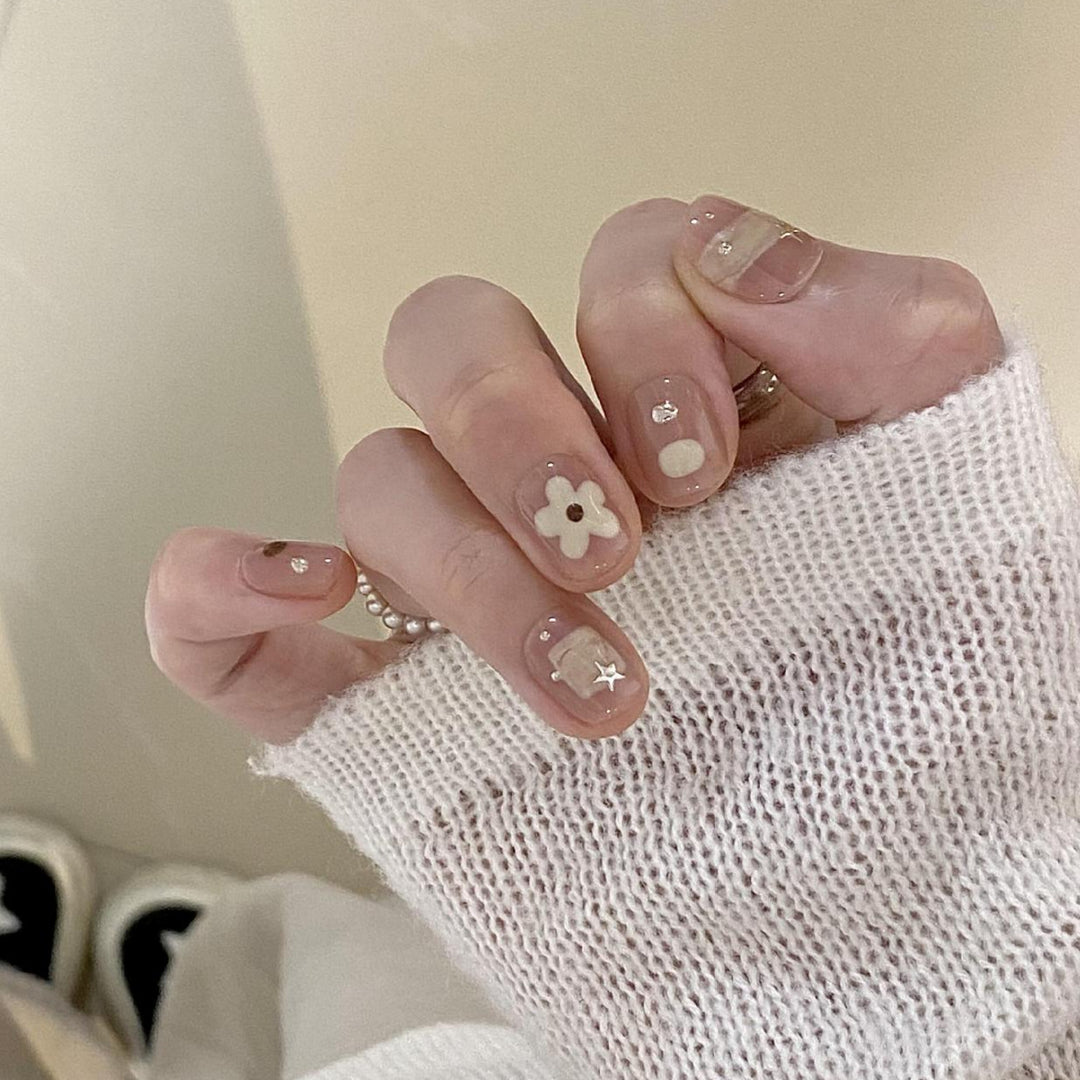 Artificial nails with elegant floral designs Stornfield