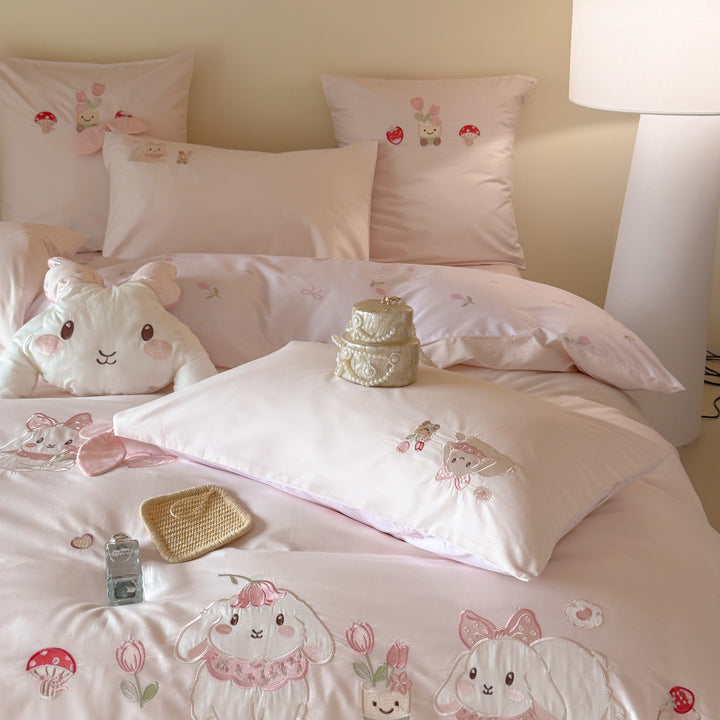 Children's bedding set with cute animal embroidery made of cotton blend