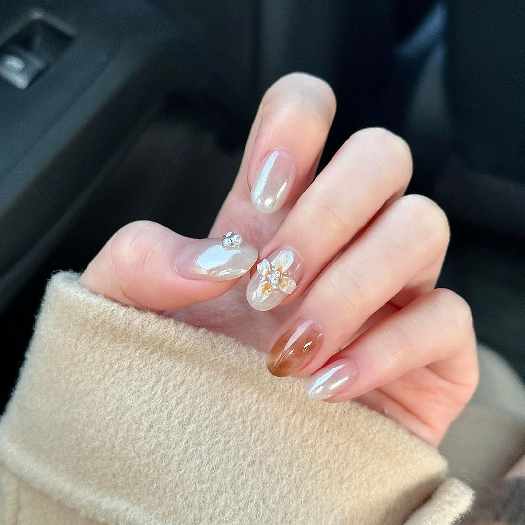 Artificial nails with floral details and glitter coating Stornfield