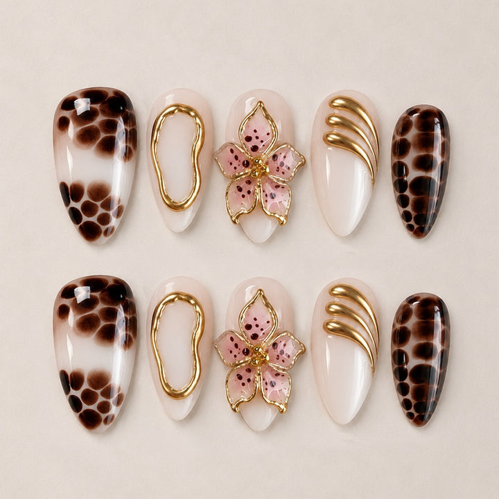 Exquisite Nail Art Set with Glamorous Accents Stornfield