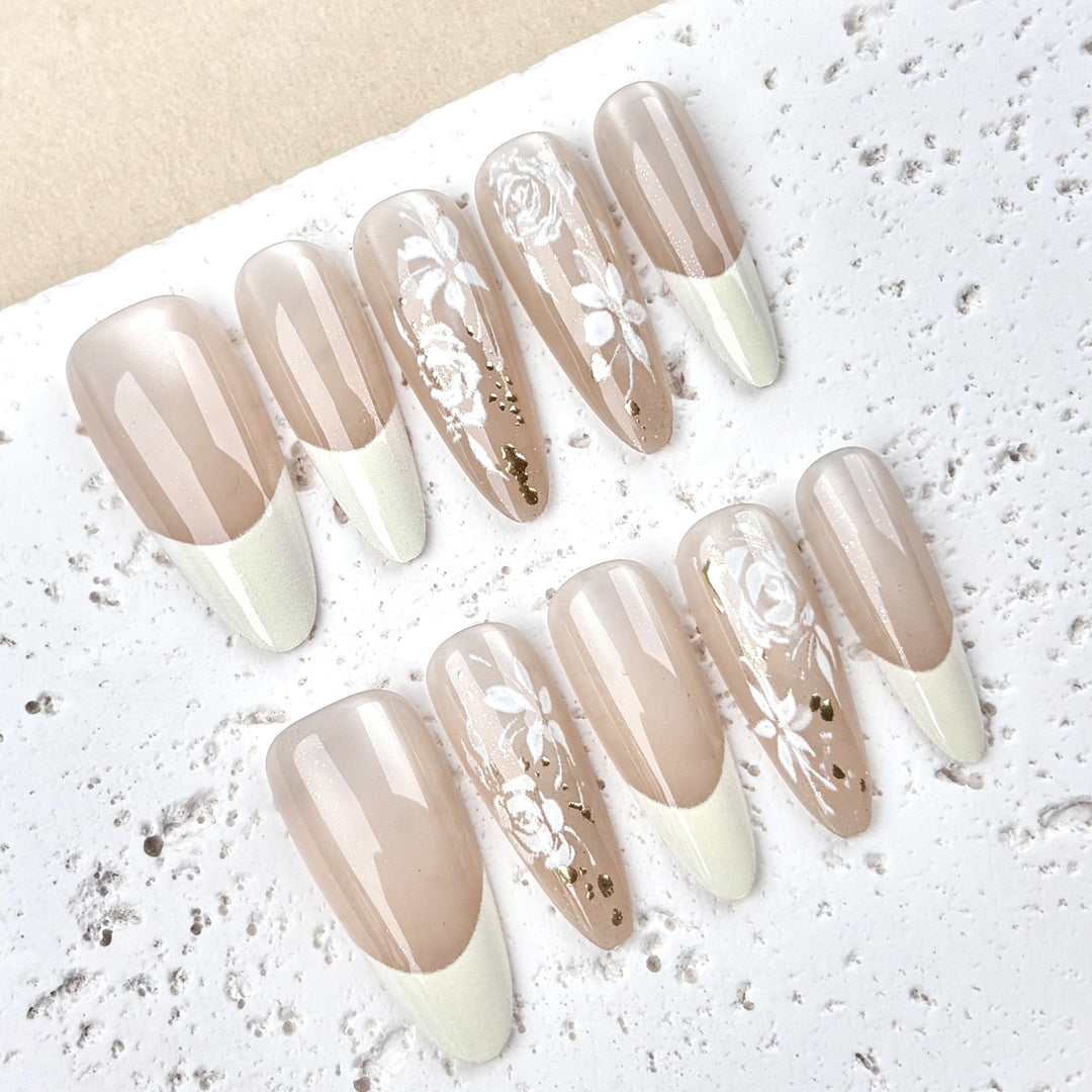 Elegant Floral Accent Press-On Nail Art Set