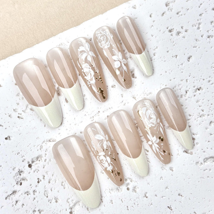 Elegant Floral Accent Press-On Nail Art Set