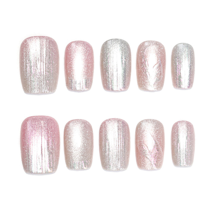 Artificial nail art in shimmering design Stornfield