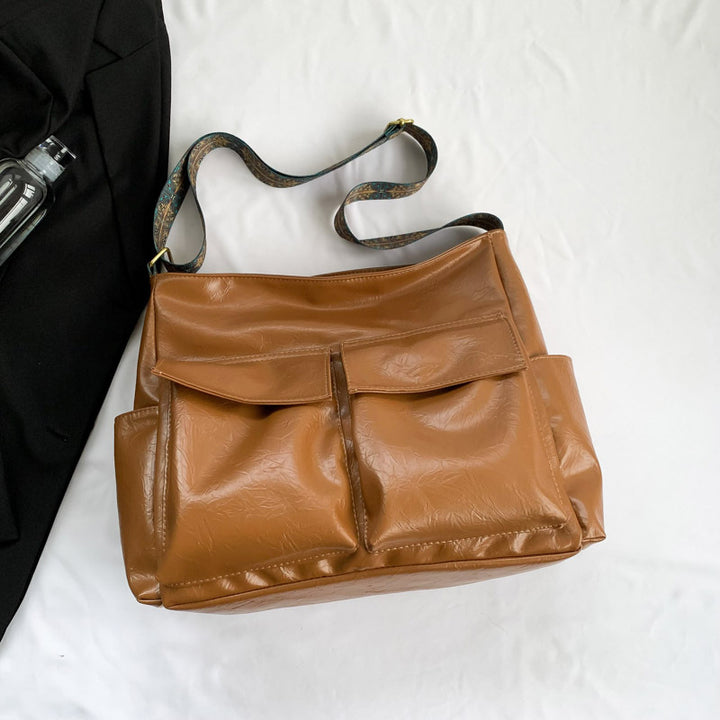 Multifunctional Shoulder Bag With Innovative Compartment System Stornfield