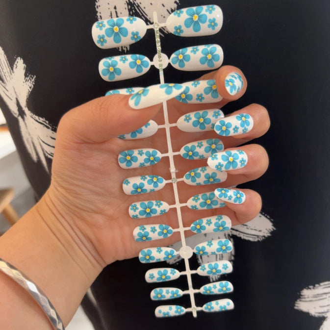 Artistic Almond-Shaped Press-On Nails Set with Metallic Accents Stornfield