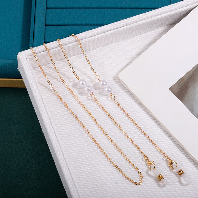 Elegant Eyewear Chain with Pearl Accents Stornfield