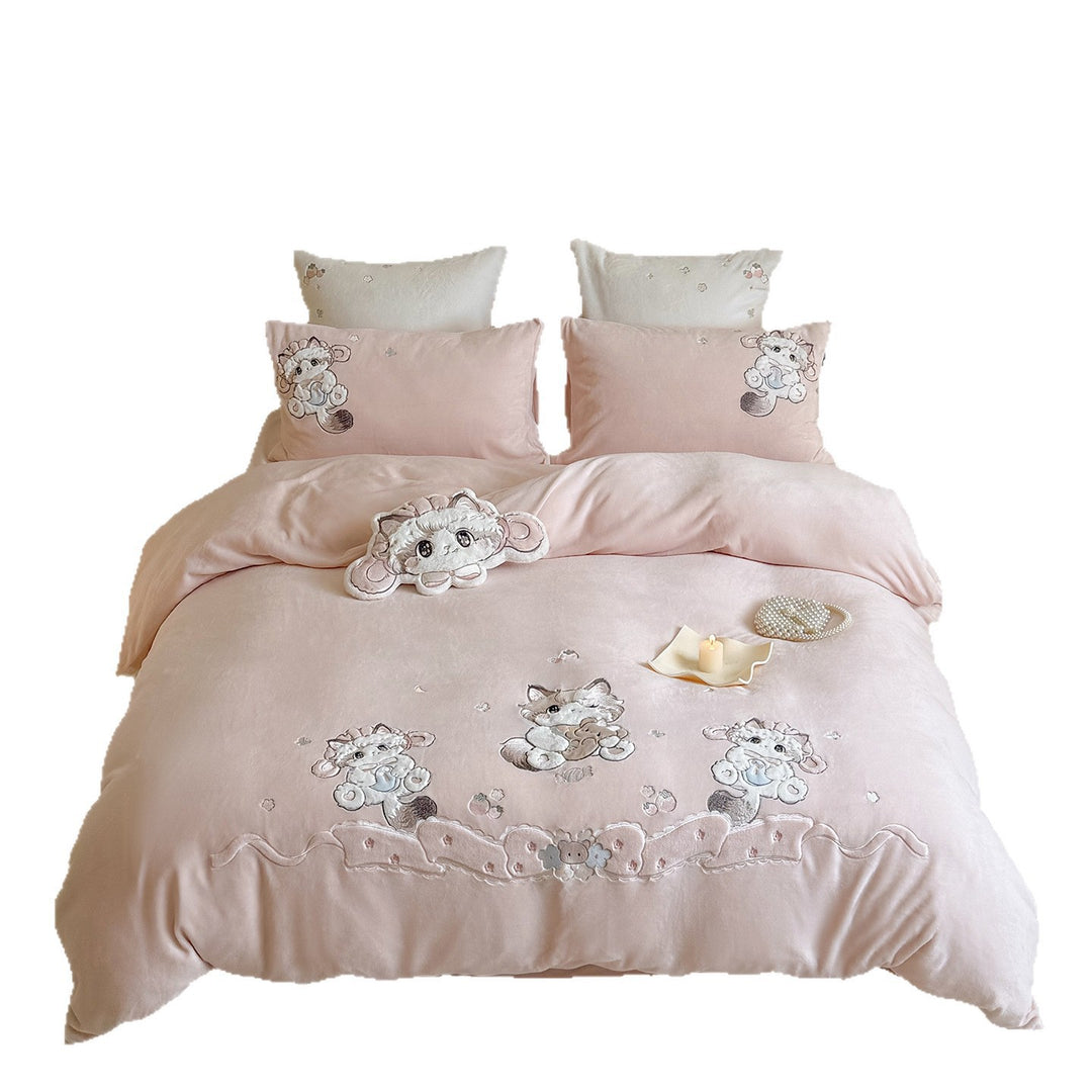 Embroidered Cartoon Kitten Plush Microfiber Duvet Cover Set with Decorative Pillow Shams