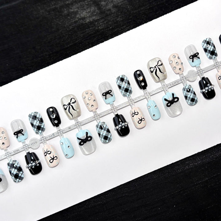 Elegant Polka Dot and Lace Press-On Nail Set