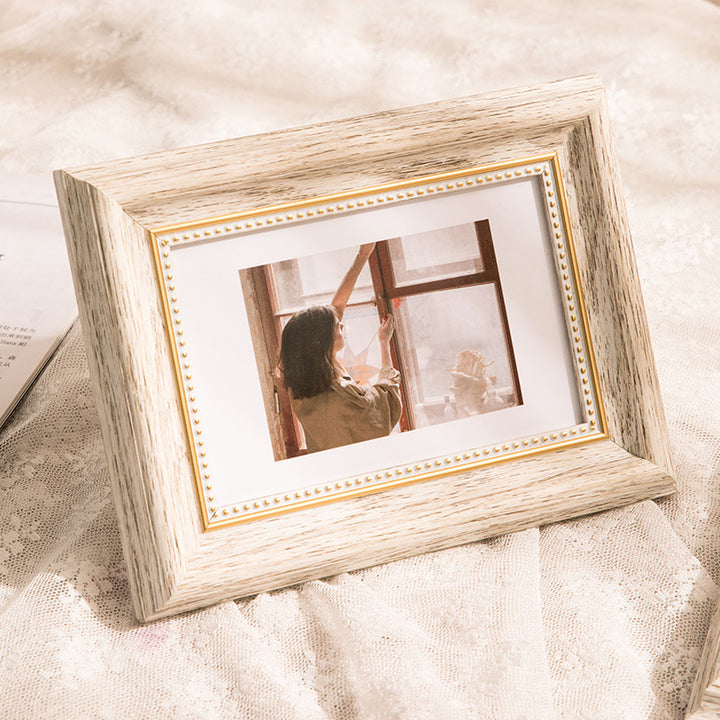 Vintage-Inspired Ornate Photo Frame
