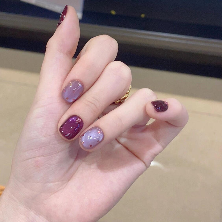 Artificial nails with unique glitter accents Stornfield