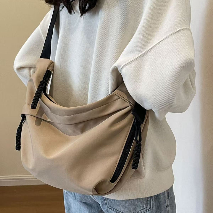 Practical shoulder bag with innovative carrying system Stornfield