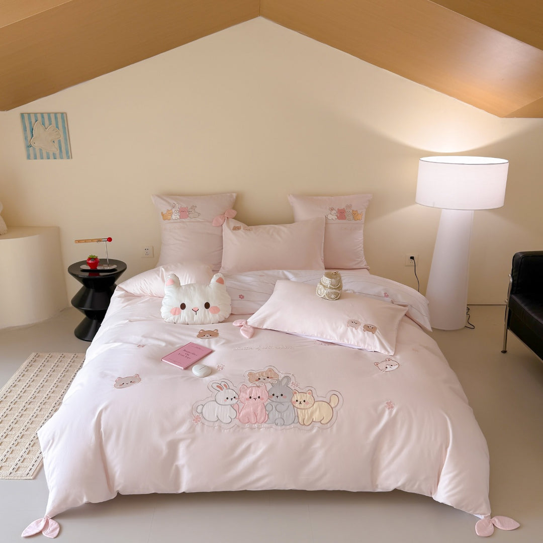 Children's bedding set with cute animal embroidery made of cotton blend
