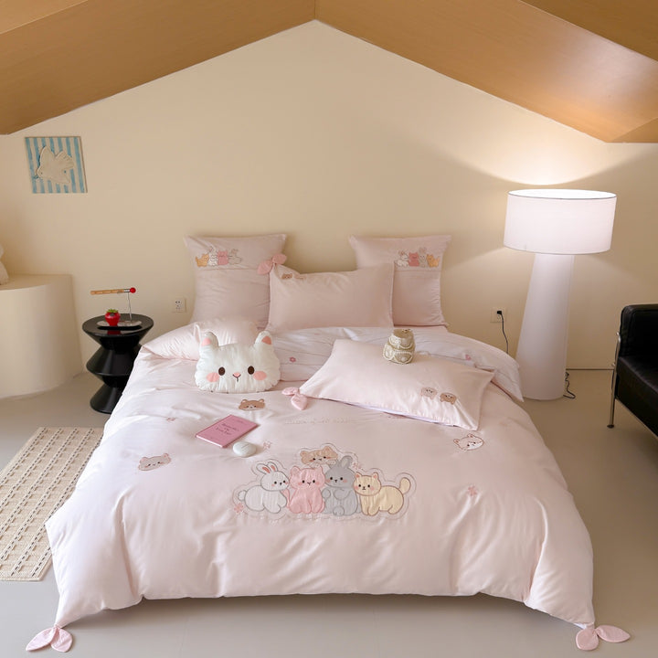 Children's bedding set with cute animal embroidery made of cotton blend