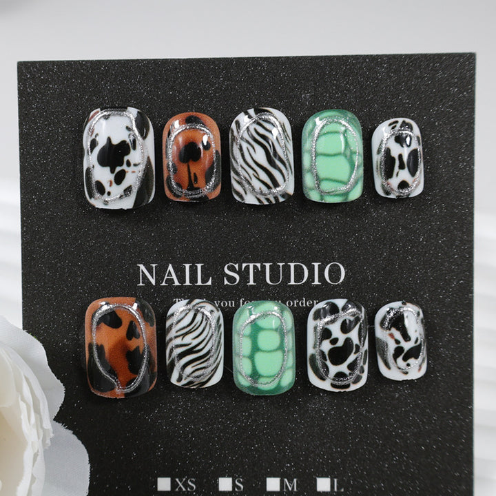 Nail art set with trendy animal patterns Stornfield