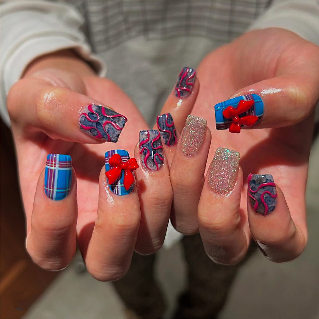 Artificial nails with festive gift design and glitter Stornfield