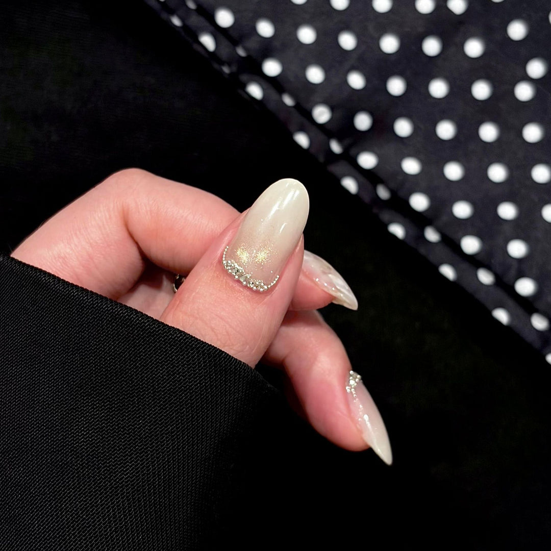 Artificial nails with shimmering accents and elegant applications Stornfield