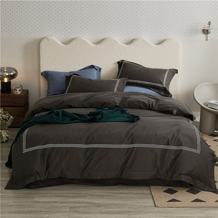 Elegant bed linen set made of cotton satin with fine piping and reversible function