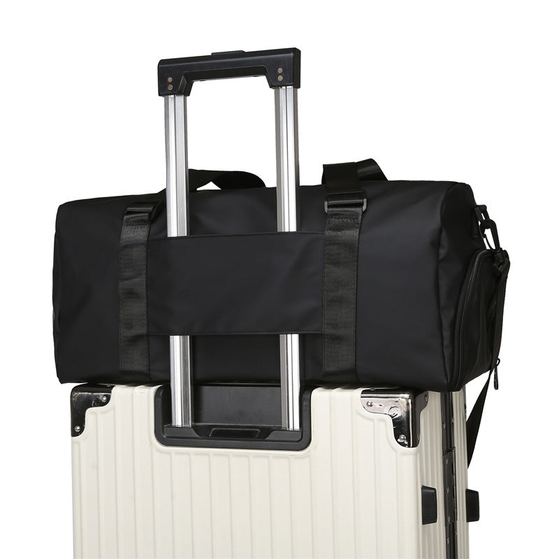 Sporty Travel Bag With Water-Repellent Material And Multiple Compartments Stornfield