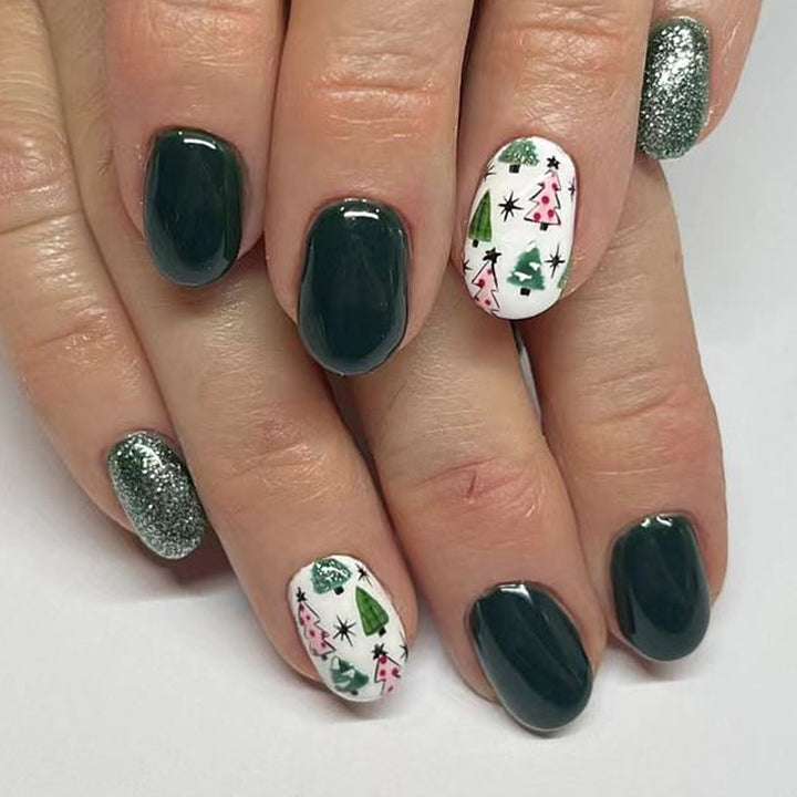Festive Holiday-Themed Nail Art Stornfield