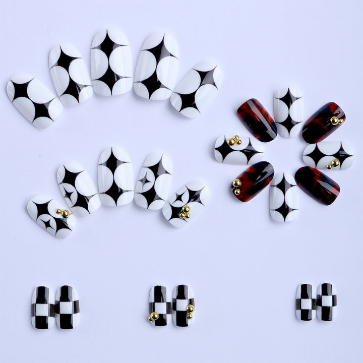 Artificial nails with modern geometric pattern and golden accents Stornfield
