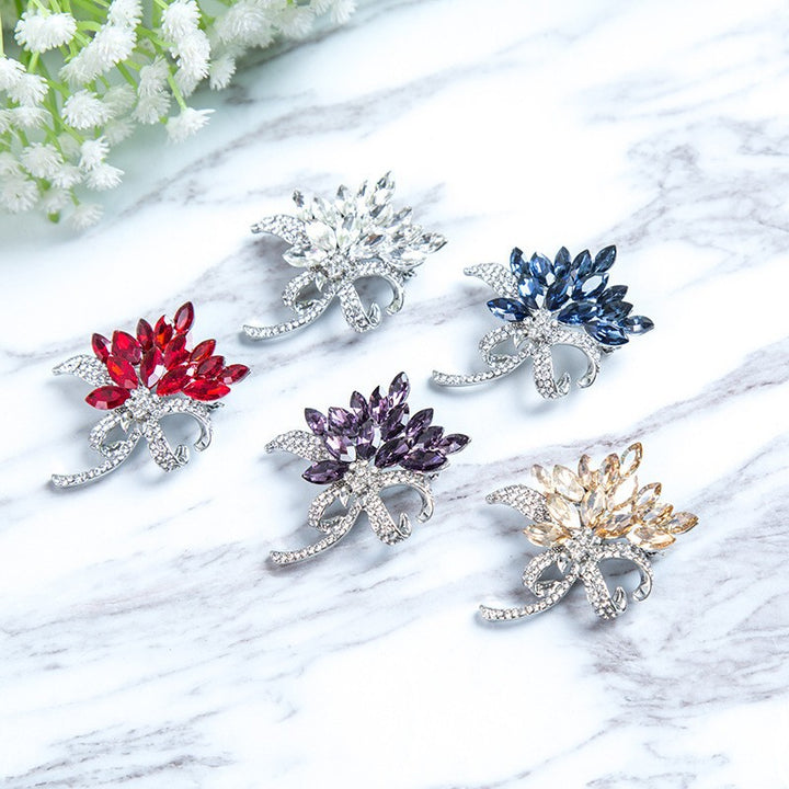 Sparkling brooch with floral design Stornfield