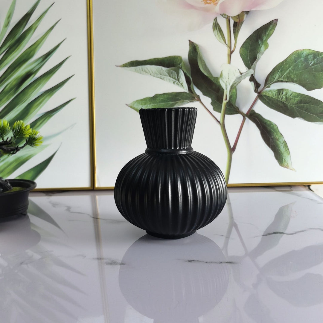 Elegant Ribbed Ceramic Vase Stornfeild