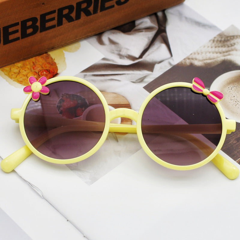 Ladies sunglasses with playful floral accents Stornfield
