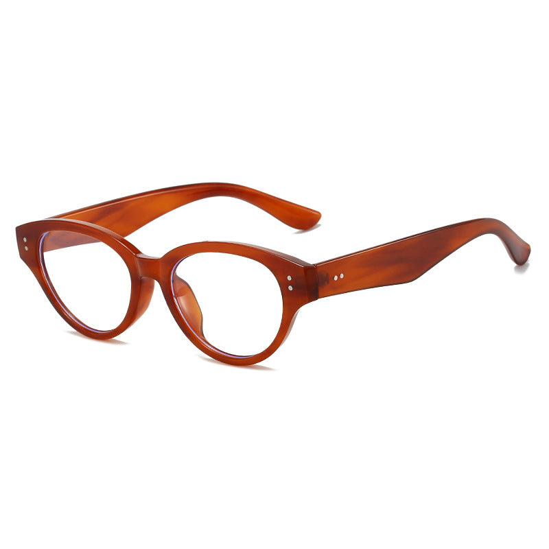 Women Cat-Eye Sunglasses with retro-inspired frame structure Stornfield