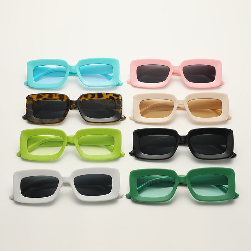 Women trendy square sunglasses with elegant plastic frame Stornfield