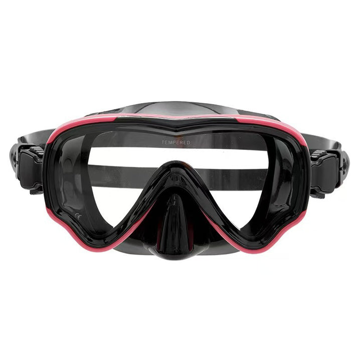 Diving mask with curved field of view and flexible silicone frame Stornfield