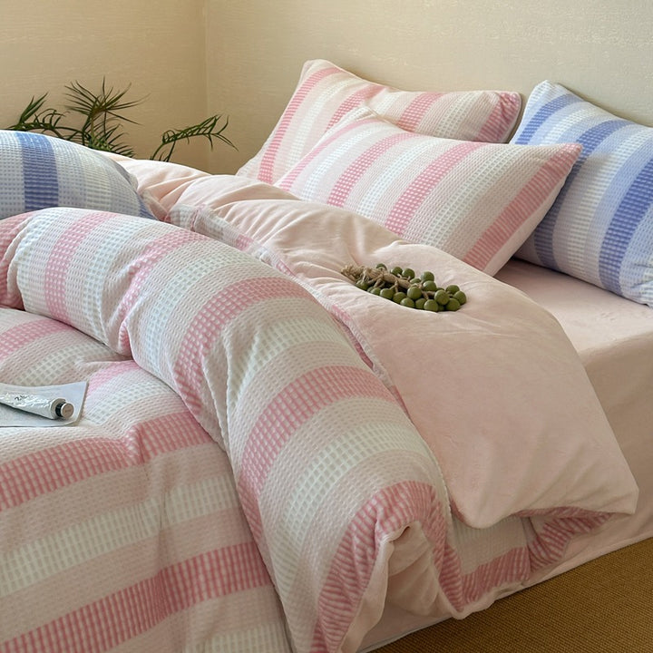 Striped waffle texture bed linen set with reversible function and breathable cotton mix
