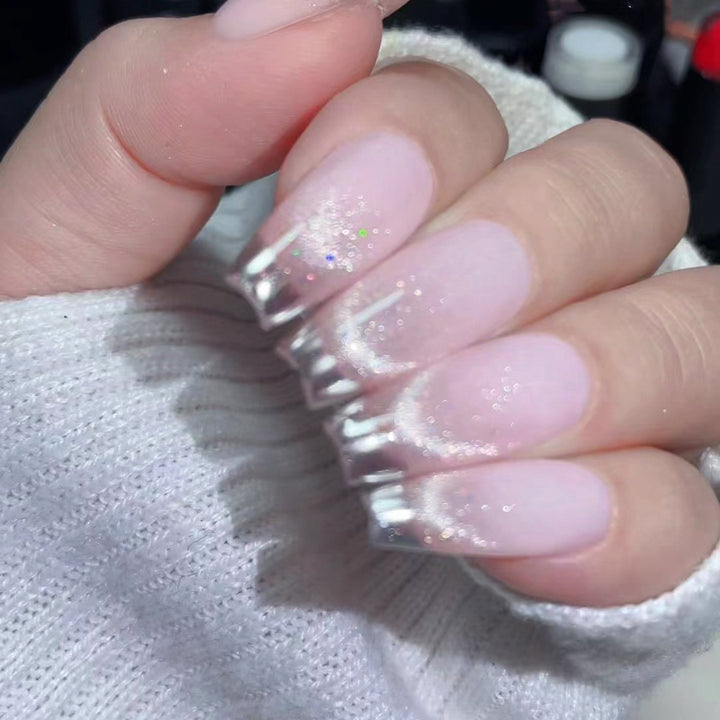 Shiny and elegant artificial nails Stornfield