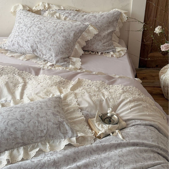 Romantic cotton satin bedding set with lace frill, floral jacquard and ruffled edge