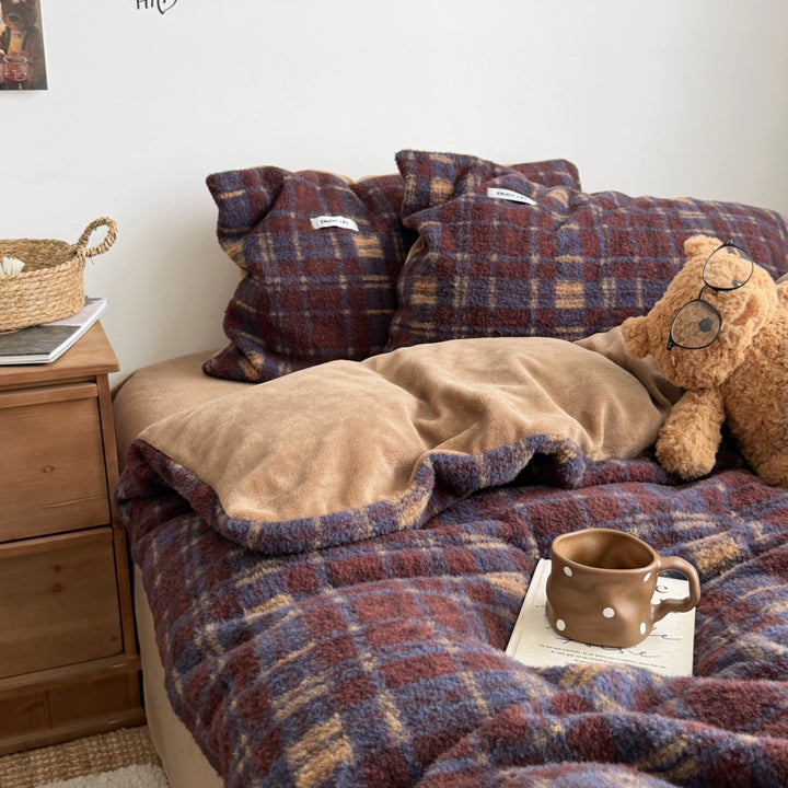 Cozy Plaid Fleece Blanket Set