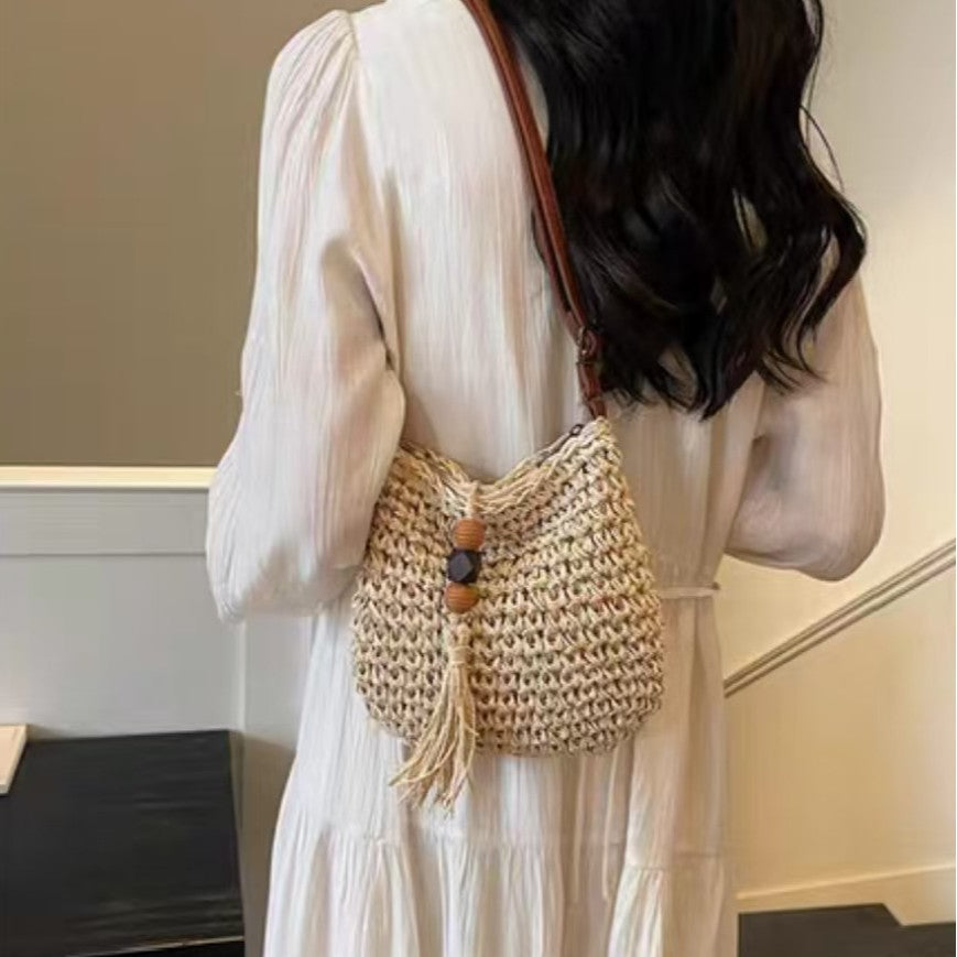 Handwoven shoulder bag with tassels and wooden details Stornfield