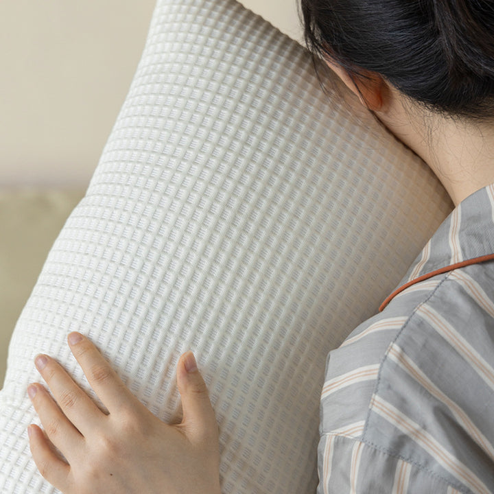 Long lumbar support pillow with breathable waffle cover Stornfield